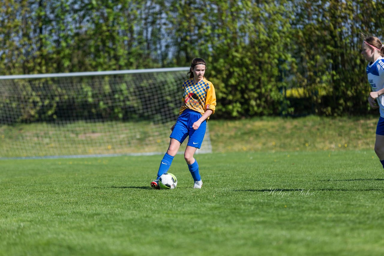 Bild 111 - B-Juniorinnen Bramstedter TS - SSV Hennstedt : Ergebnis: 3:7